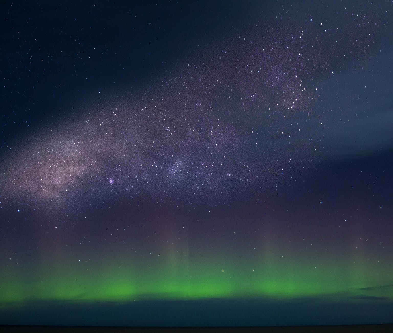 green aurora with starry sky
