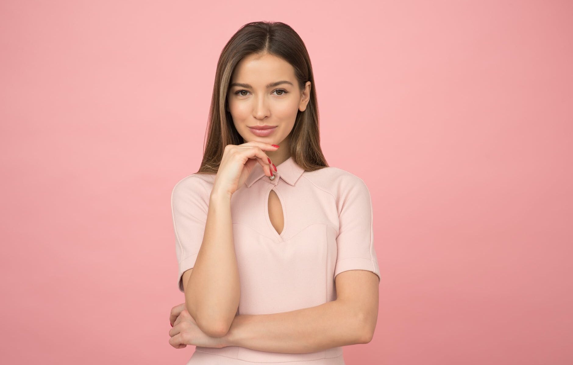 woman wearing pink collared half sleeved top